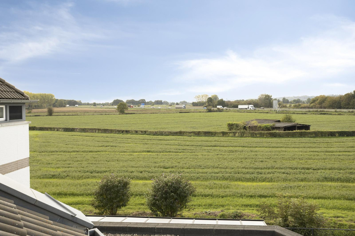 Tussenwoning te koop: Hogeweg 70, Gronsveld