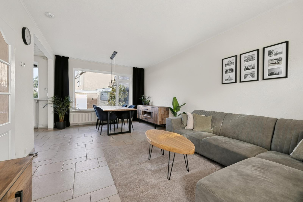 Tussenwoning te koop: Rijnlaan 56, Bergen Op Zoom