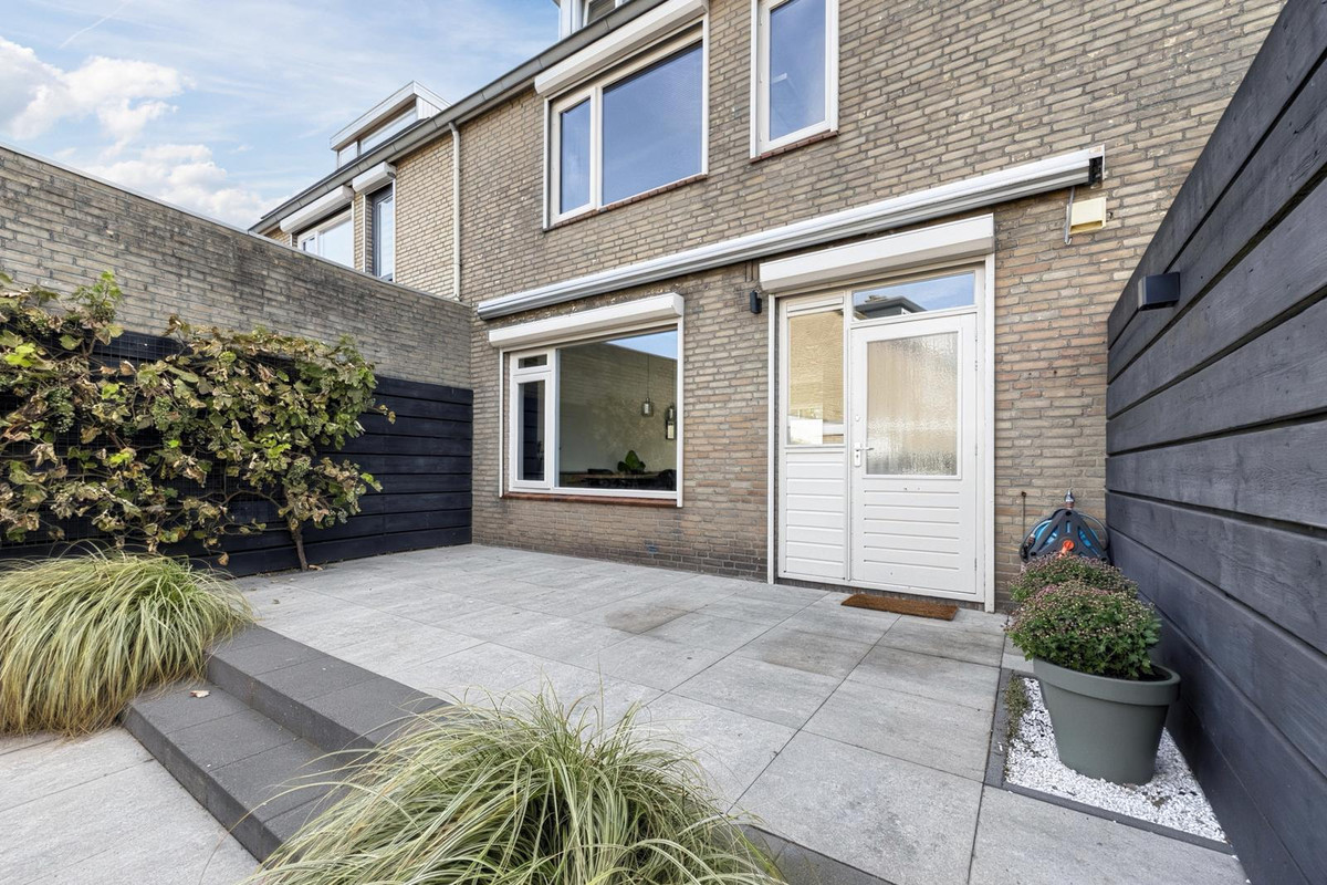 Tussenwoning te koop: Rijnlaan 56, Bergen Op Zoom