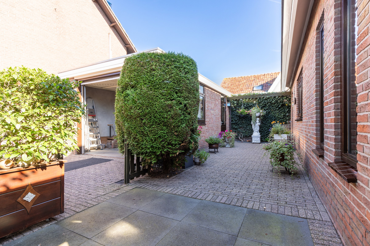 Vrijstaande woning te koop: Langeraarseweg 258, Ter Aar