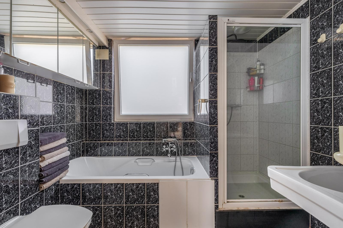 Tussenwoning te koop: Jolstraat 130, Den Helder