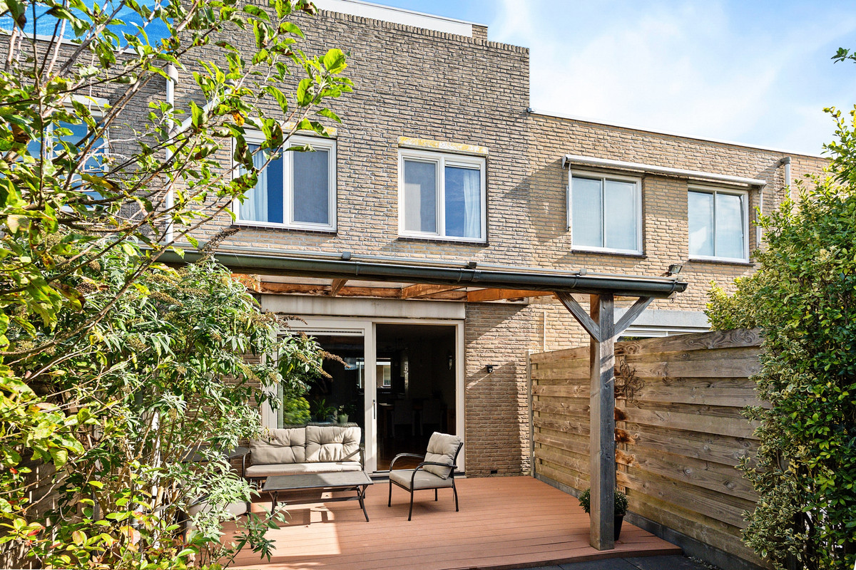 Hoekwoning te koop: Caro van Eyckstraat 26, Zaandam