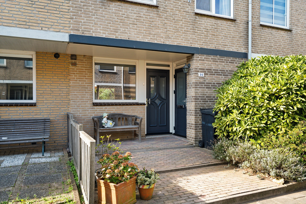Hoekwoning te koop: Caro van Eyckstraat 26, Zaandam