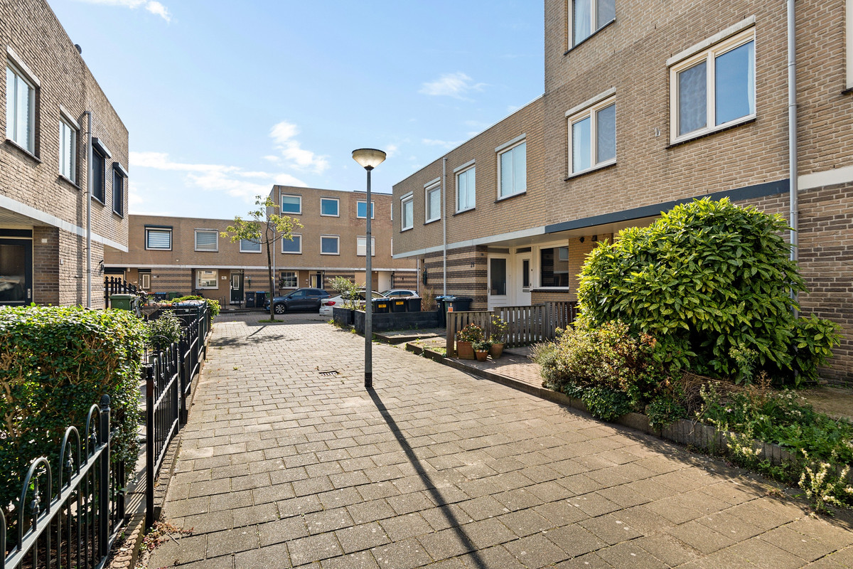 Hoekwoning te koop: Caro van Eyckstraat 26, Zaandam