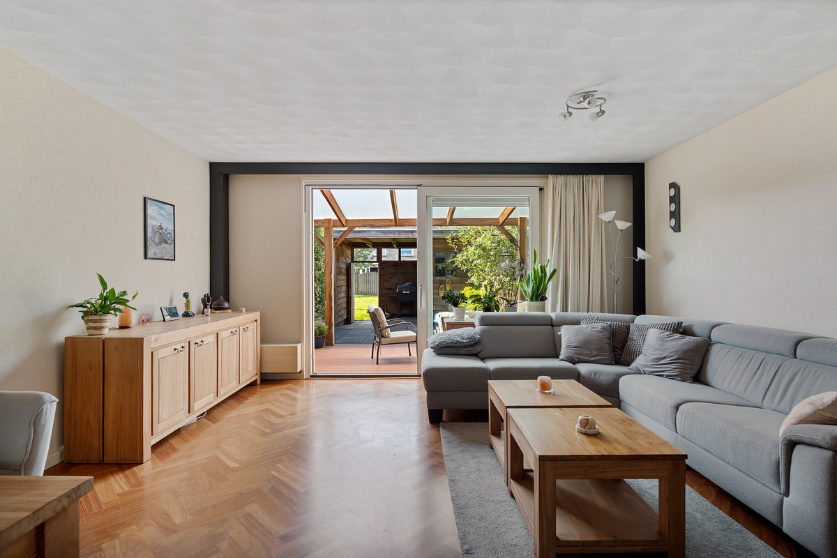 Hoekwoning te koop: Caro van Eyckstraat 26, Zaandam