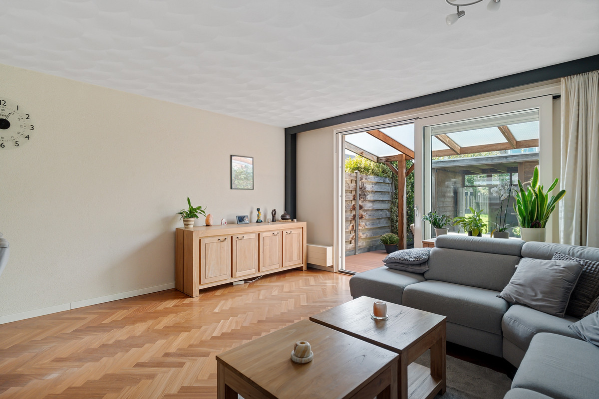 Hoekwoning te koop: Caro van Eyckstraat 26, Zaandam