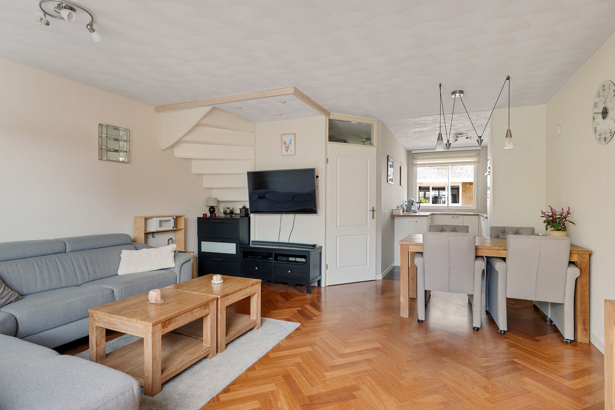 Hoekwoning te koop: Caro van Eyckstraat 26, Zaandam