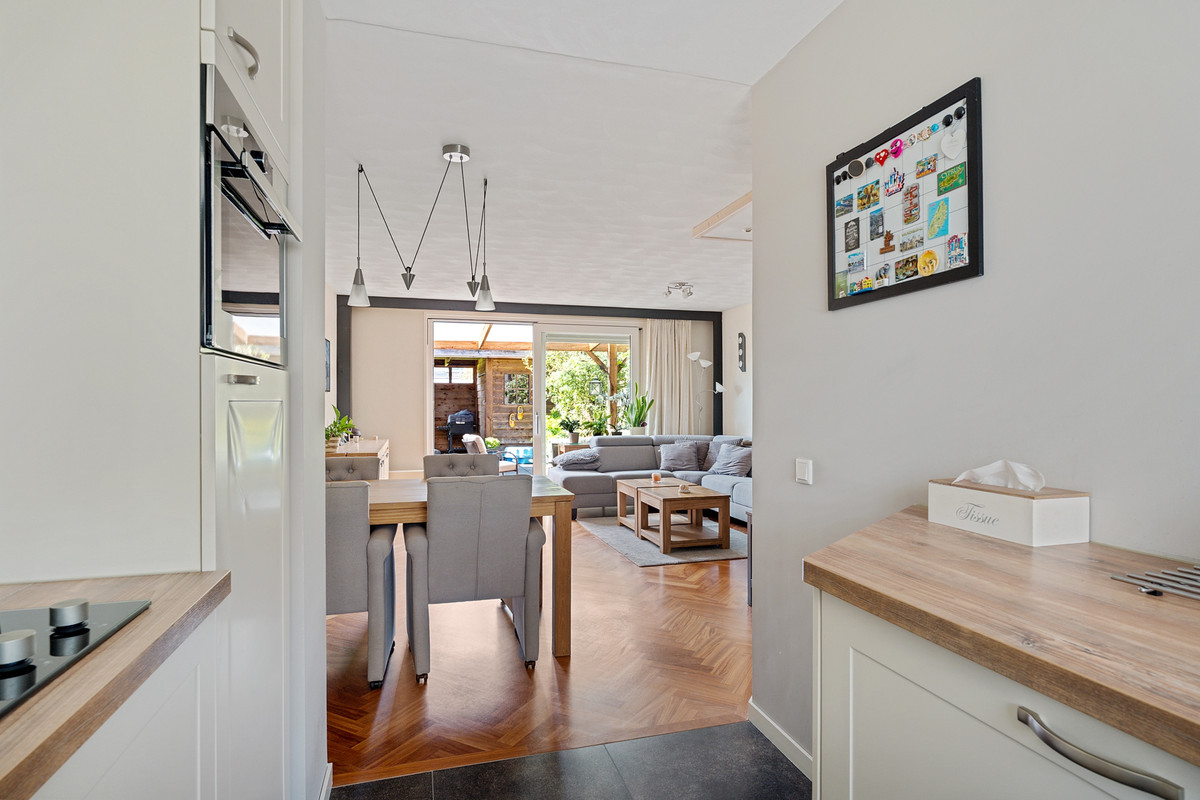 Hoekwoning te koop: Caro van Eyckstraat 26, Zaandam