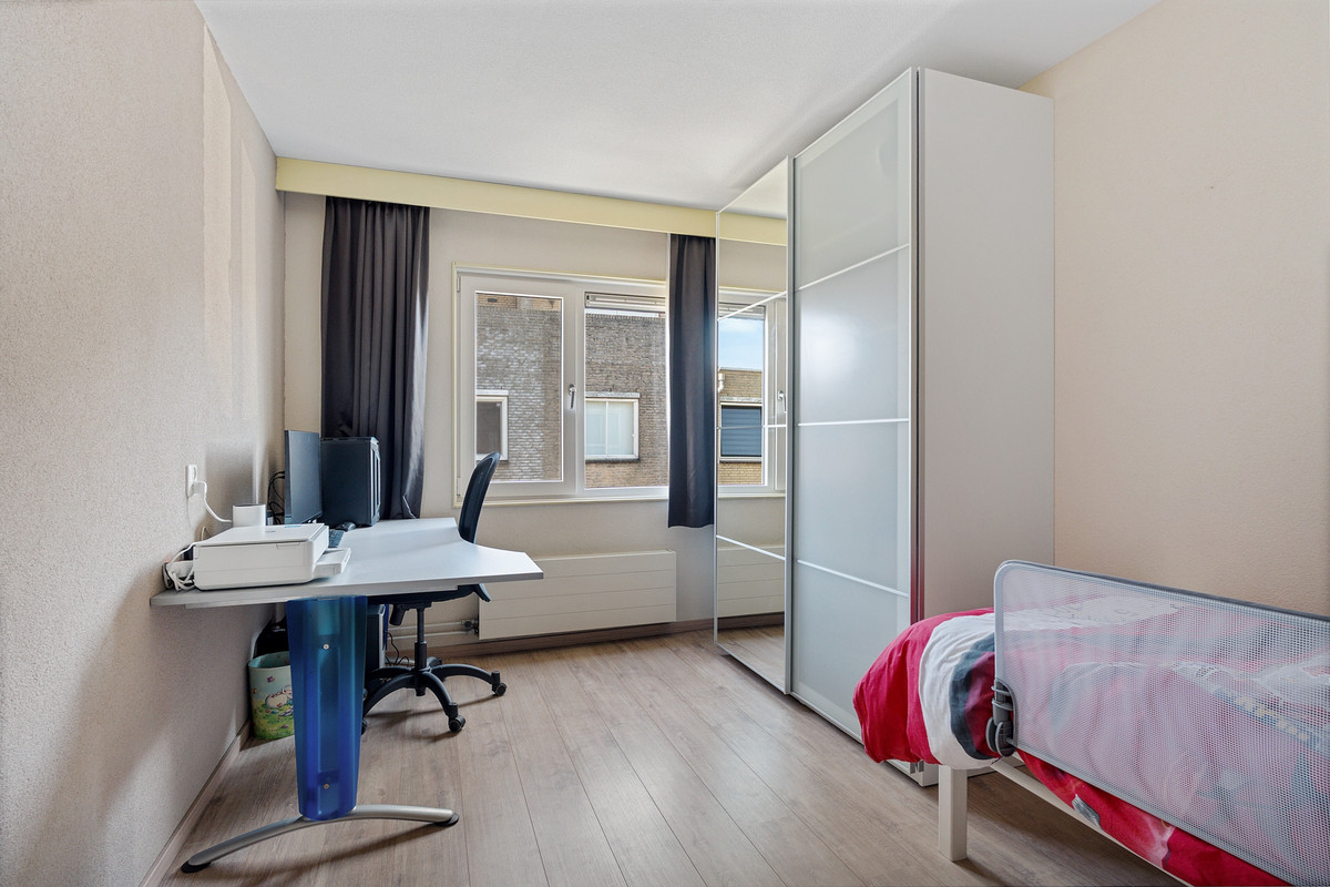 Hoekwoning te koop: Caro van Eyckstraat 26, Zaandam