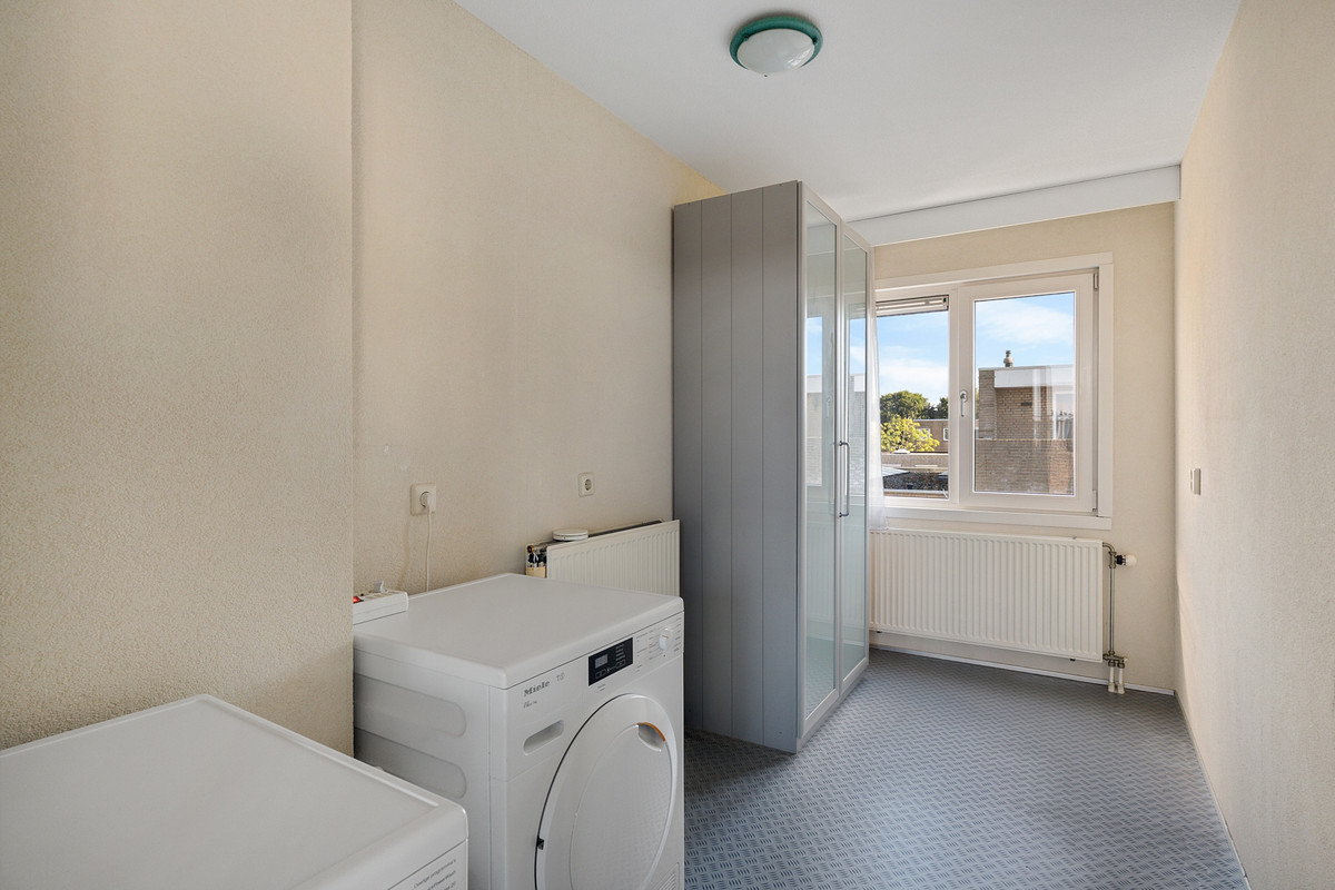 Hoekwoning te koop: Caro van Eyckstraat 26, Zaandam