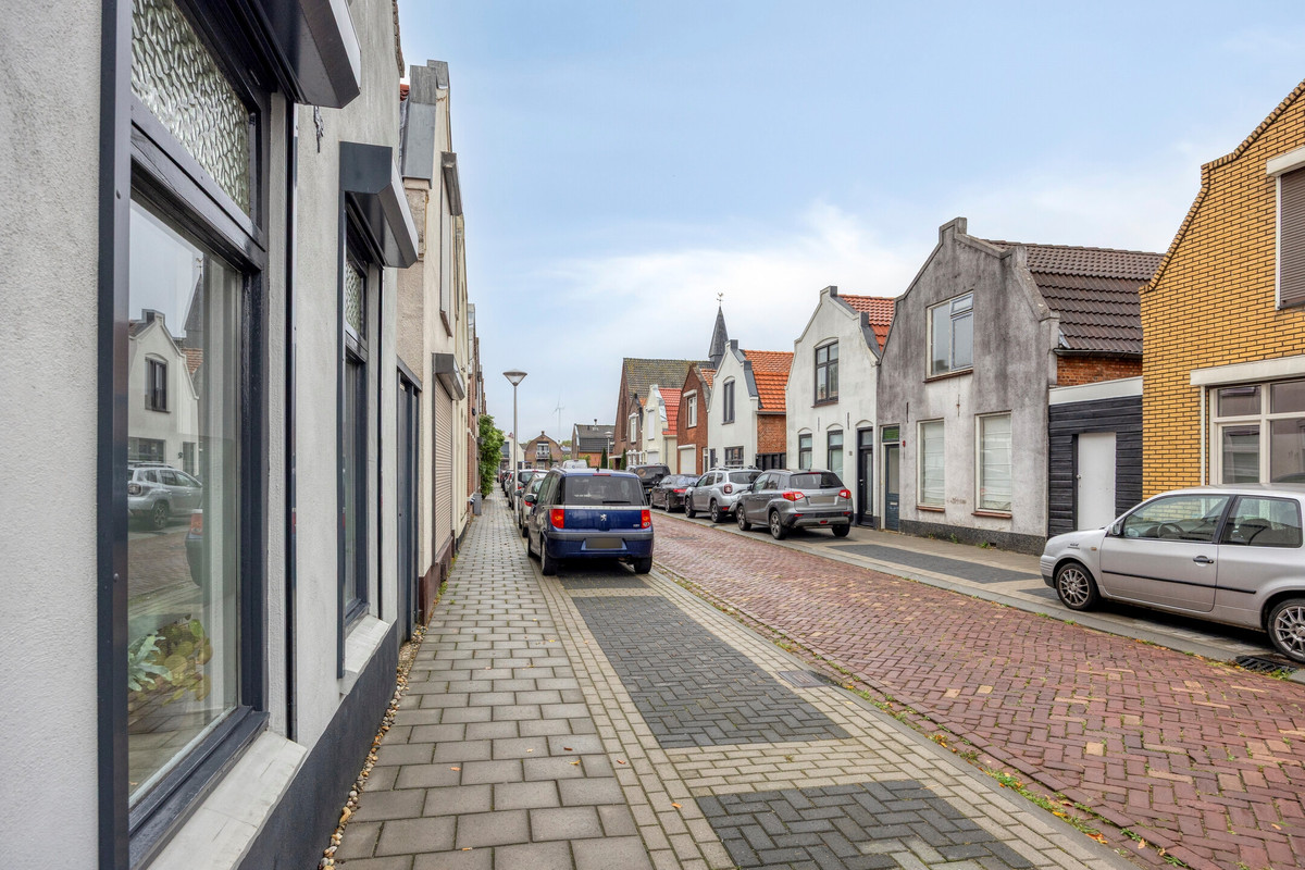 Twee-onder-één-kap te koop: Wilhelminastraat 7, Dinteloord
