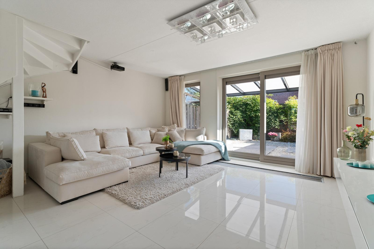 Tussenwoning te koop: Roer 16, Almere