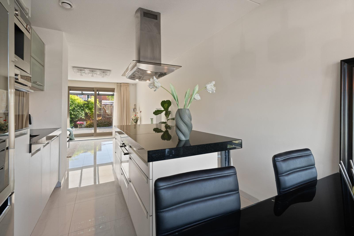 Tussenwoning te koop: Roer 16, Almere