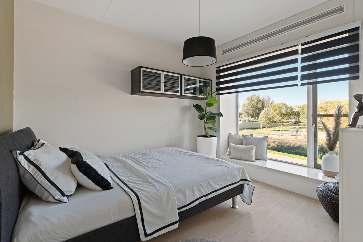 Tussenwoning te koop: Roer 16, Almere