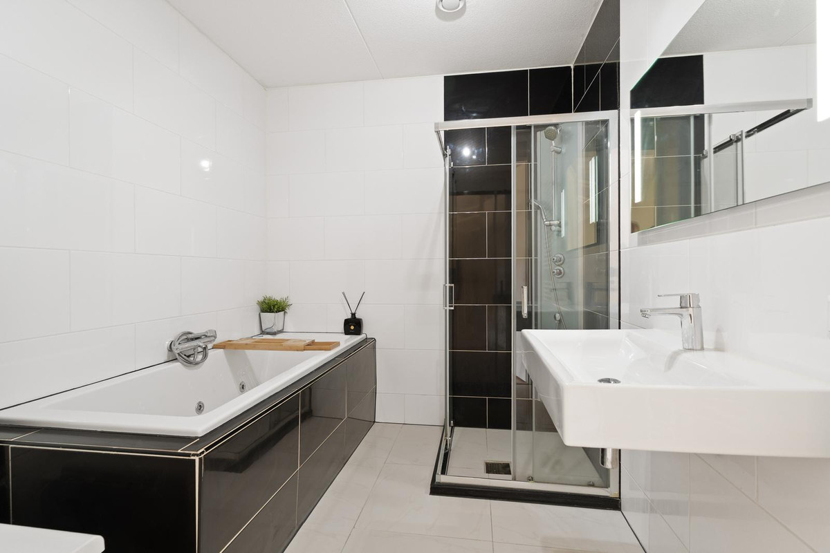 Tussenwoning te koop: Roer 16, Almere