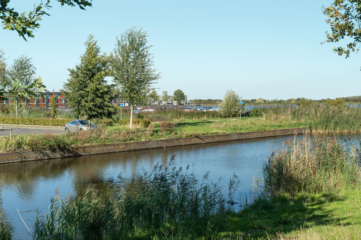 Tussenwoning te koop: Roer 16, Almere