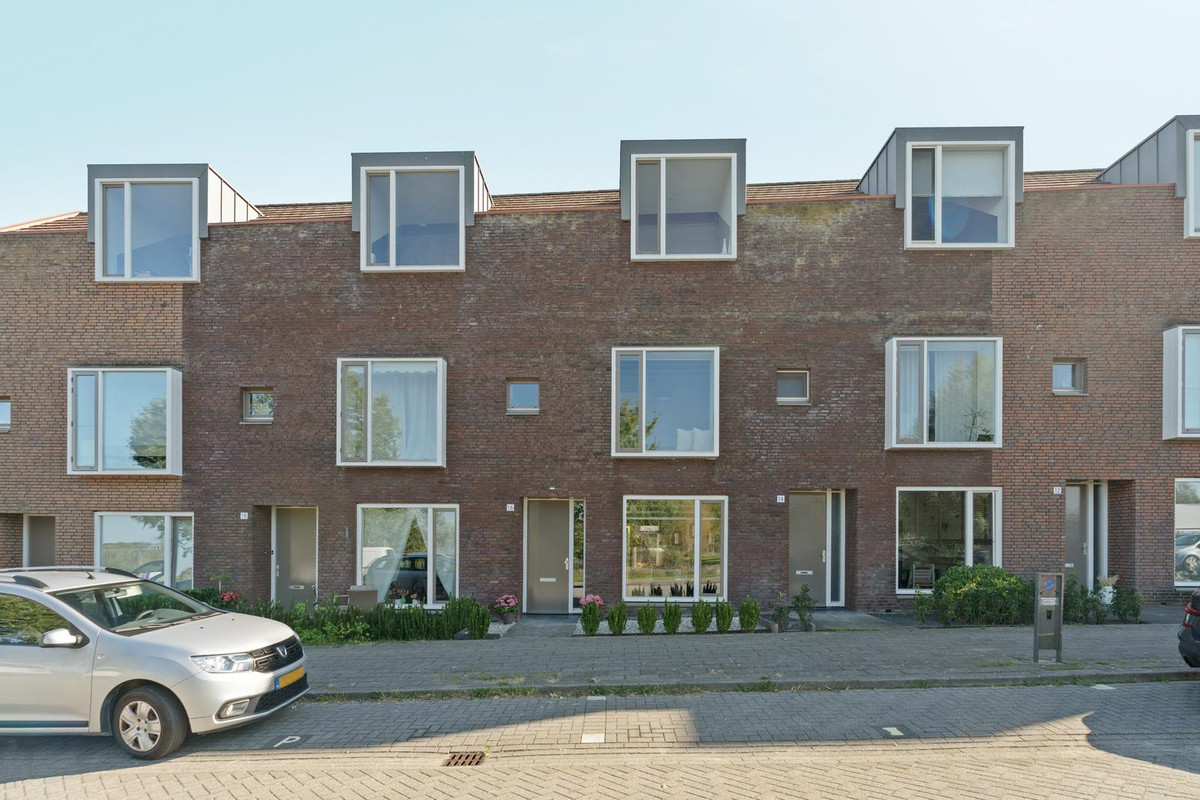 Tussenwoning te koop: Roer 16, Almere