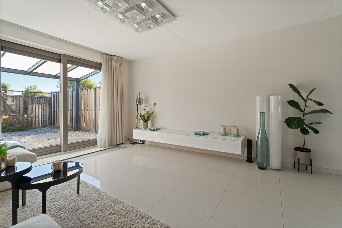 Tussenwoning te koop: Roer 16, Almere
