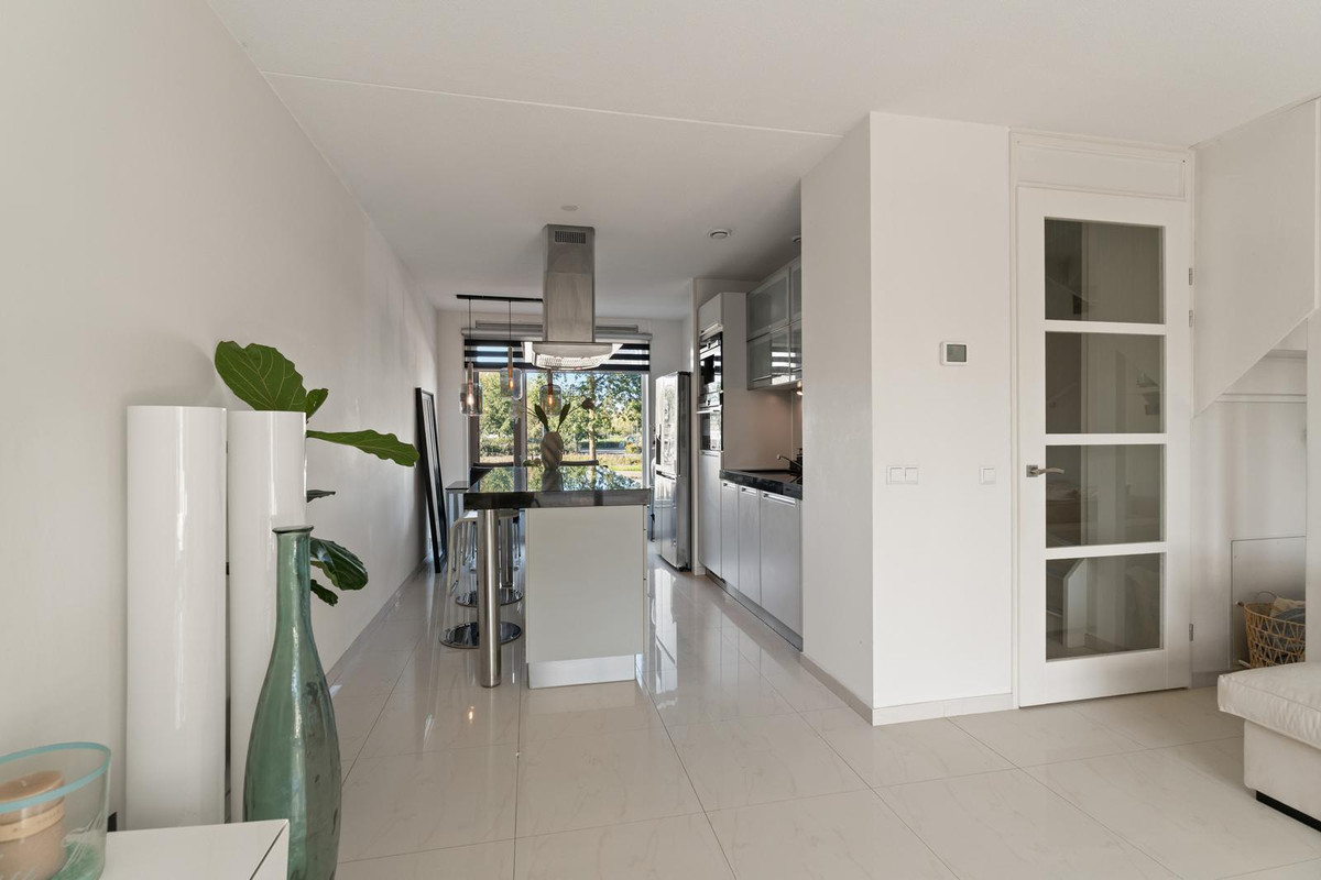 Tussenwoning te koop: Roer 16, Almere