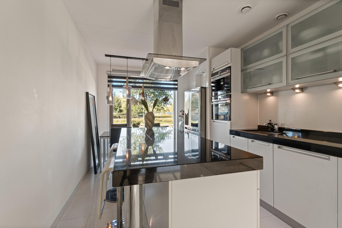 Tussenwoning te koop: Roer 16, Almere
