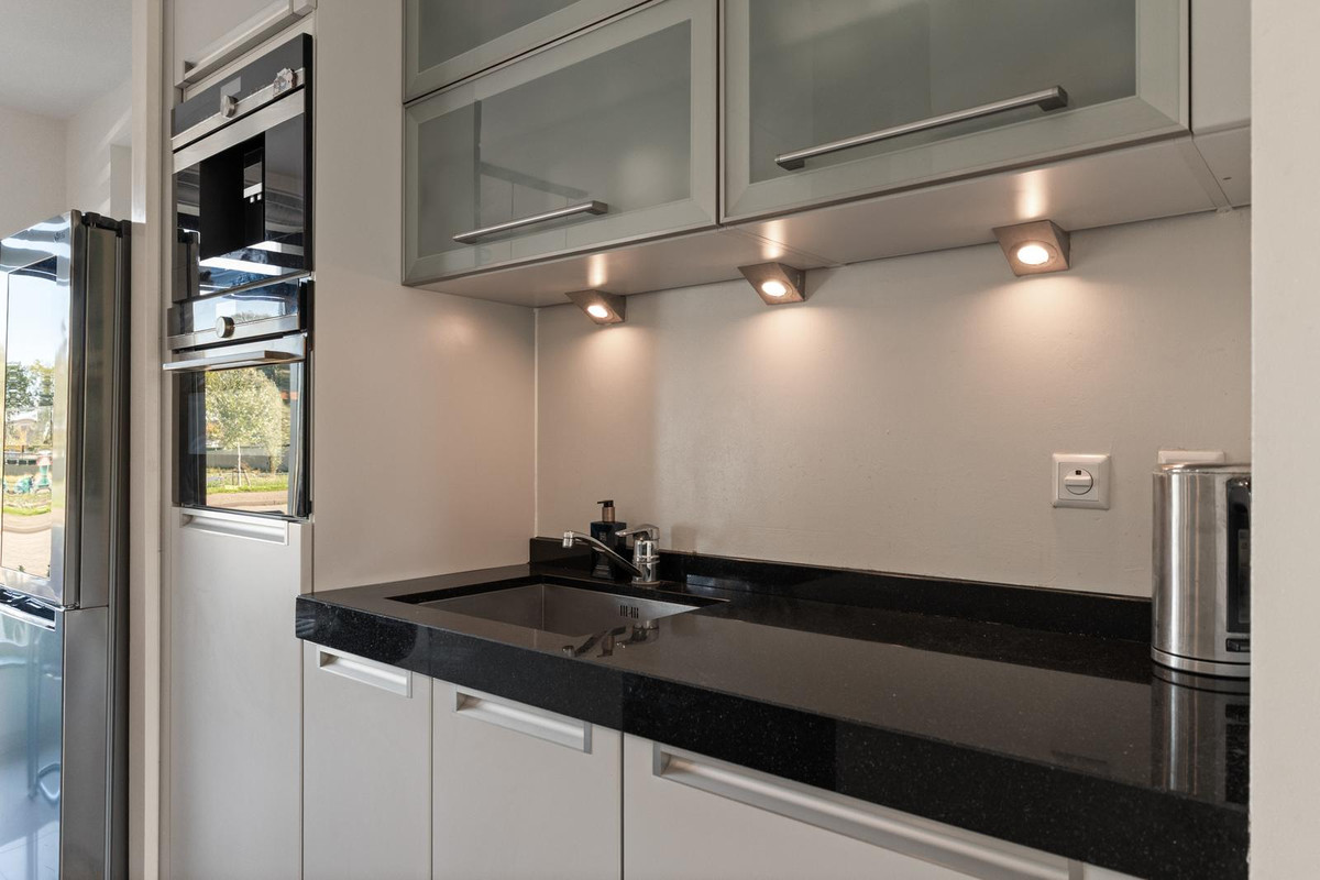 Tussenwoning te koop: Roer 16, Almere