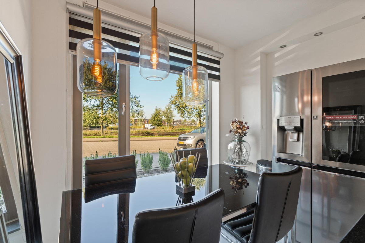Tussenwoning te koop: Roer 16, Almere