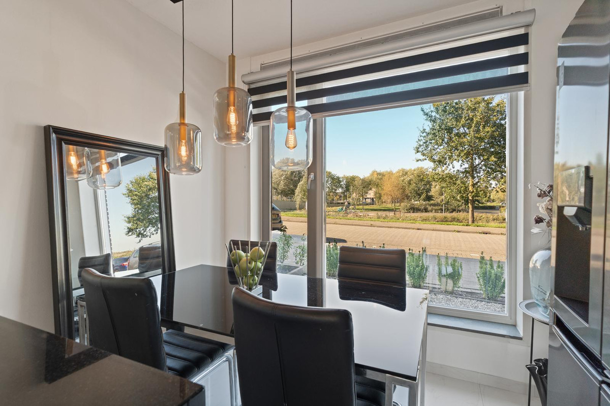 Tussenwoning te koop: Roer 16, Almere