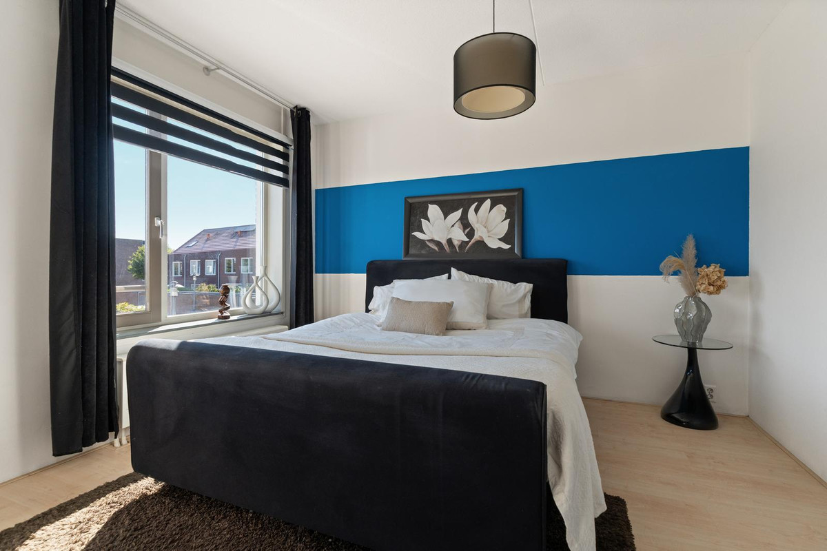 Tussenwoning te koop: Roer 16, Almere