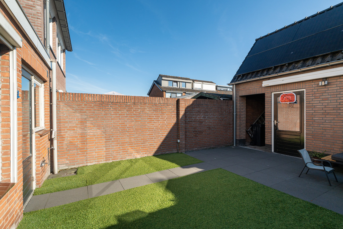 Tussenwoning te koop: Valeriaanstraat 31, Waalwijk