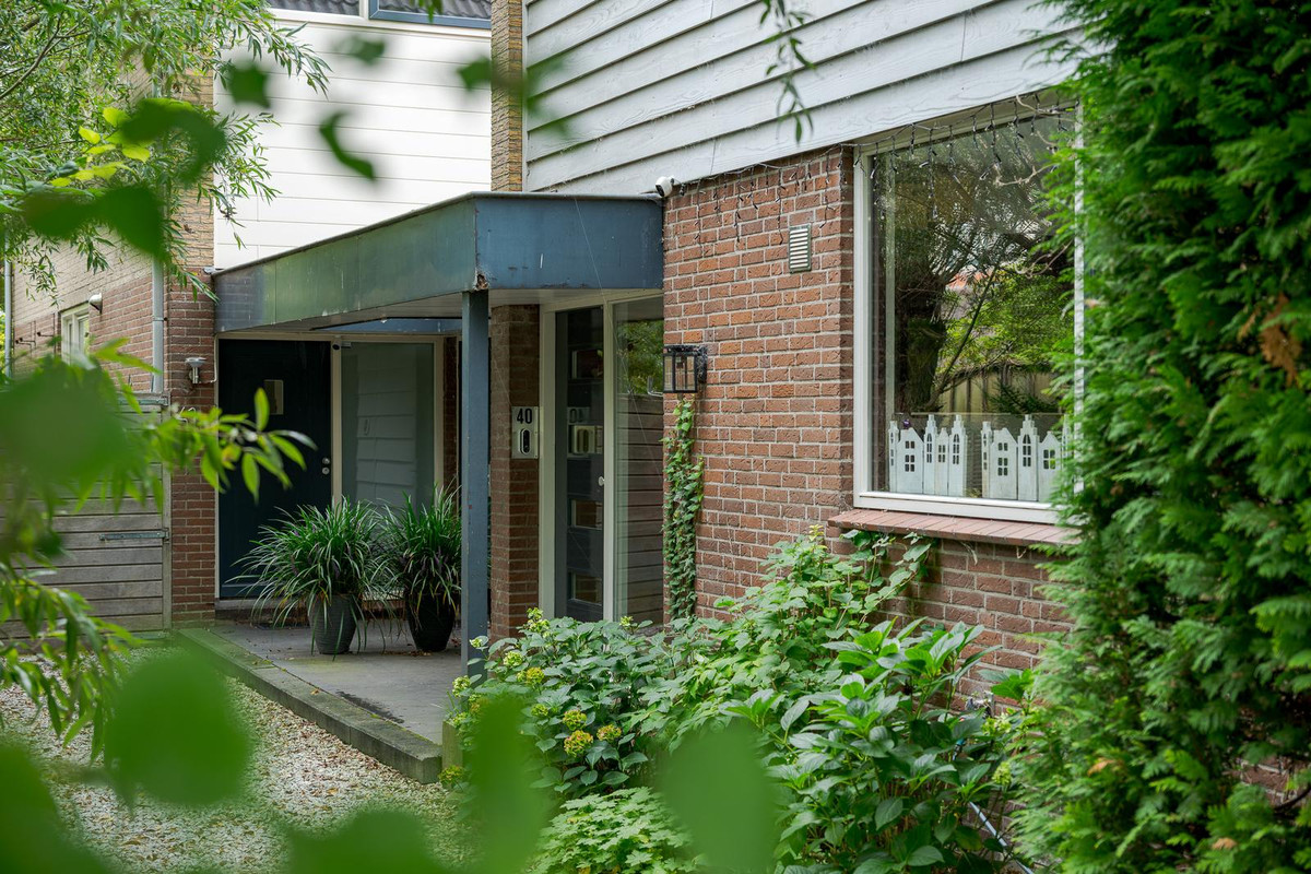 Twee-onder-één-kap te koop: Ter Wadding 40, Voorschoten