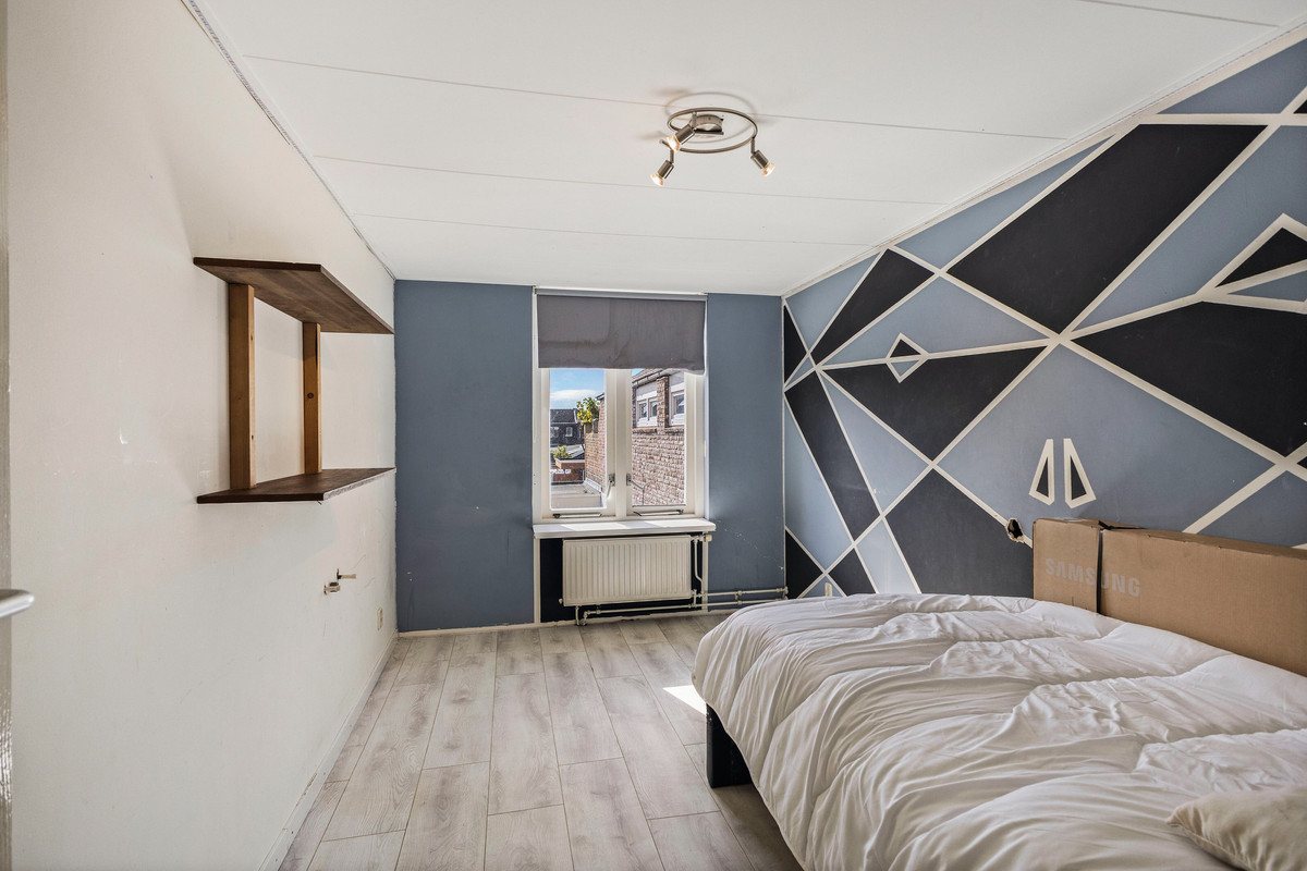 Tussenwoning te koop: Spoorgracht 15, Den Helder