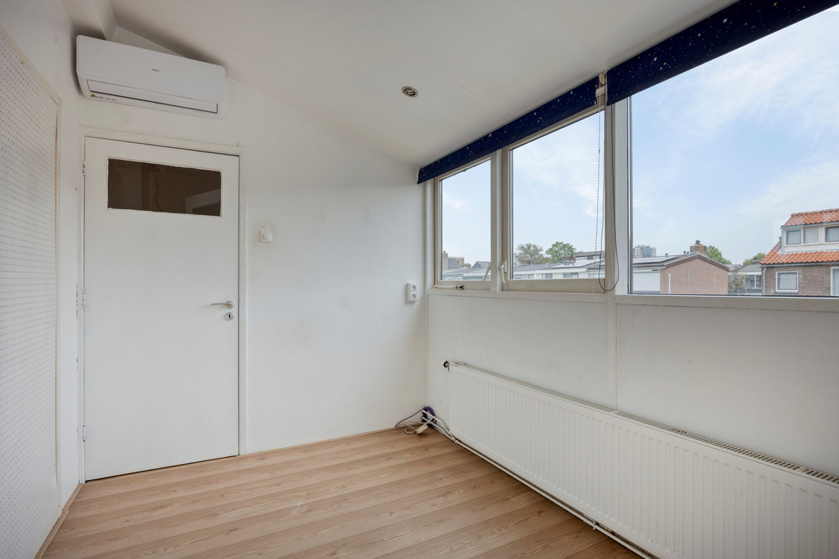 Tussenwoning te koop: Meindert Hobbemastraat 14, Capelle Aan Den Ijssel