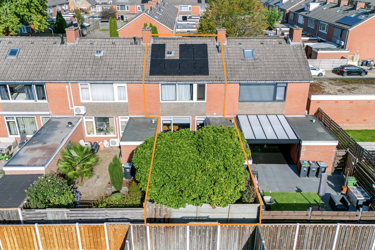 Tussenwoning te koop: Hazepad 16, Nieuw-Amsterdam