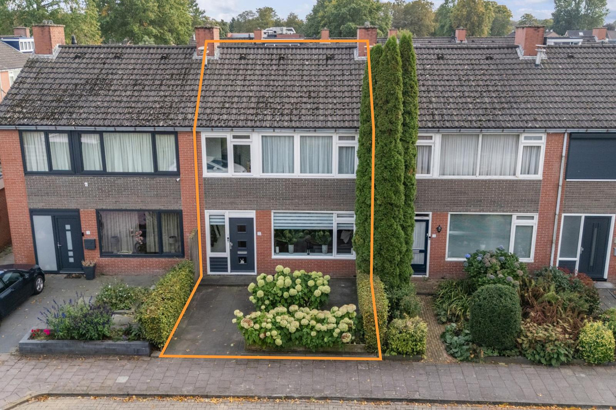 Tussenwoning te koop: Hazepad 16, Nieuw-Amsterdam