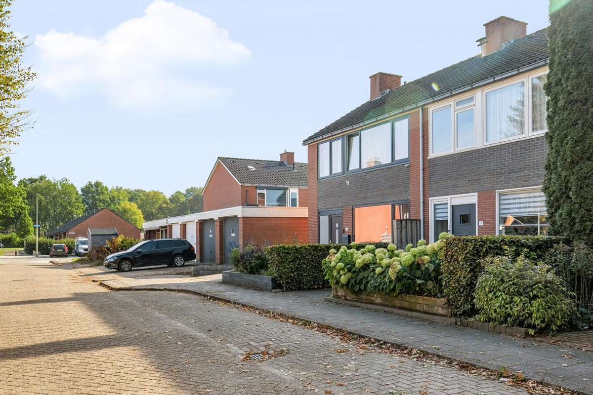 Tussenwoning te koop: Hazepad 16, Nieuw-Amsterdam