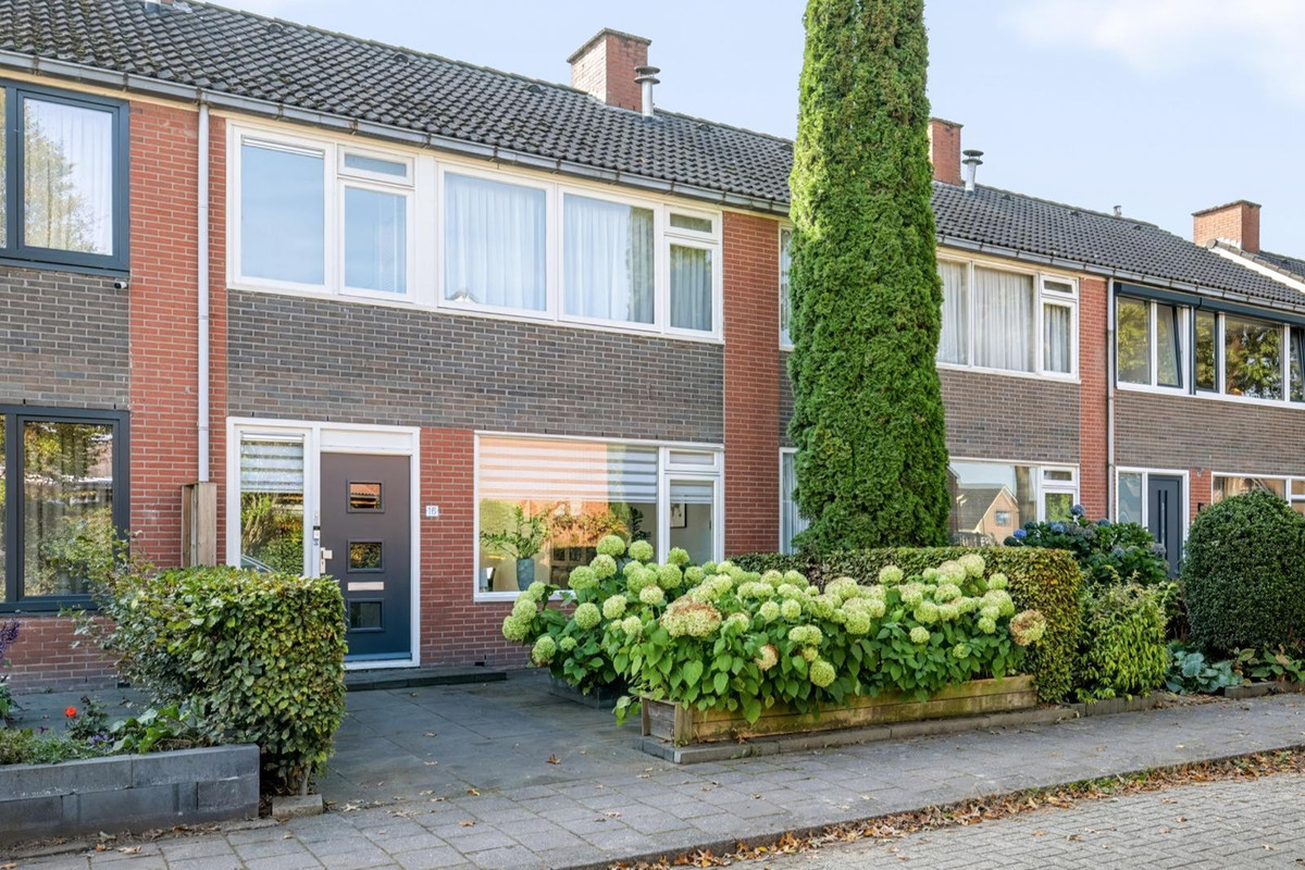 Tussenwoning te koop: Hazepad 16, Nieuw-Amsterdam