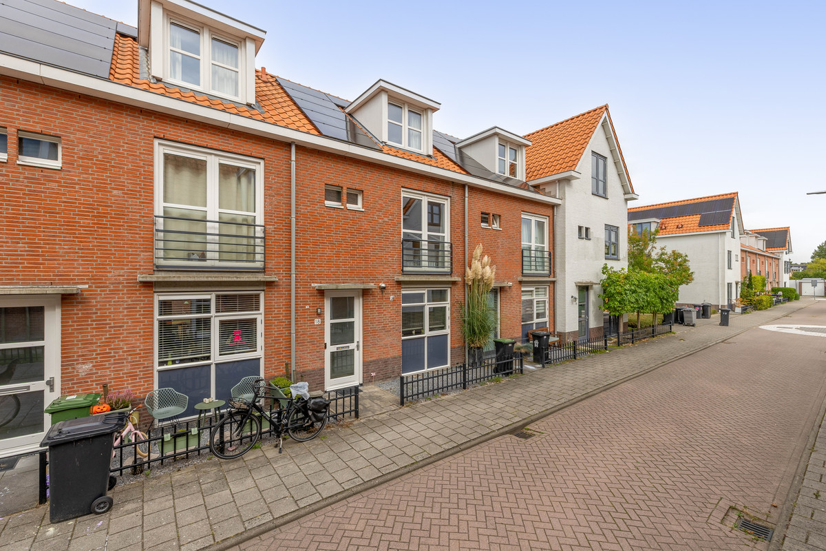 Tussenwoning te koop: Pluto 18, Waddinxveen