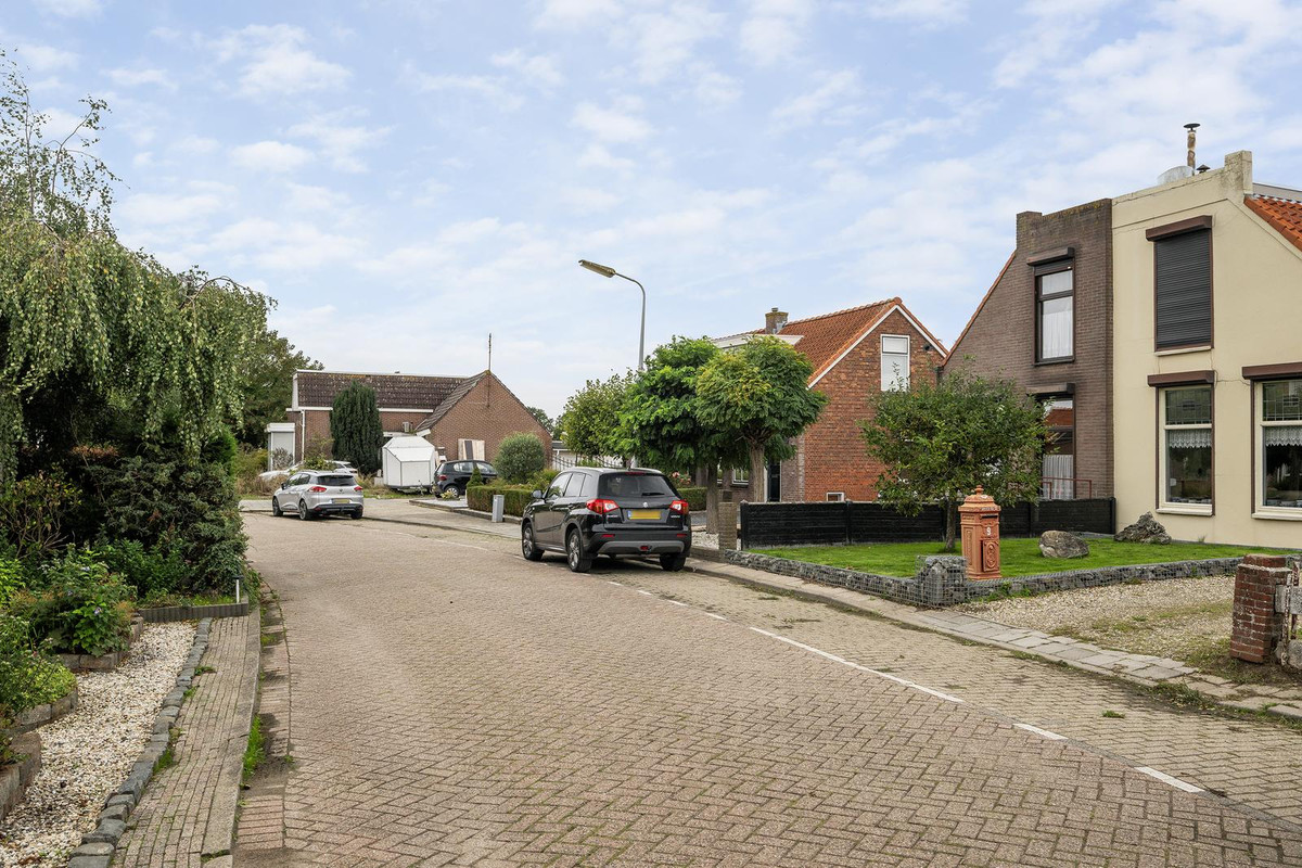 Twee-onder-één-kap te koop: Hogeweg 7, Poortvliet