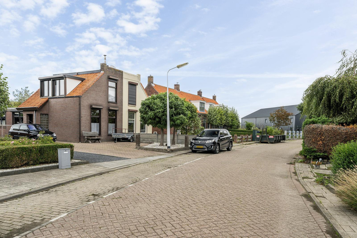 Twee-onder-één-kap te koop: Hogeweg 7, Poortvliet