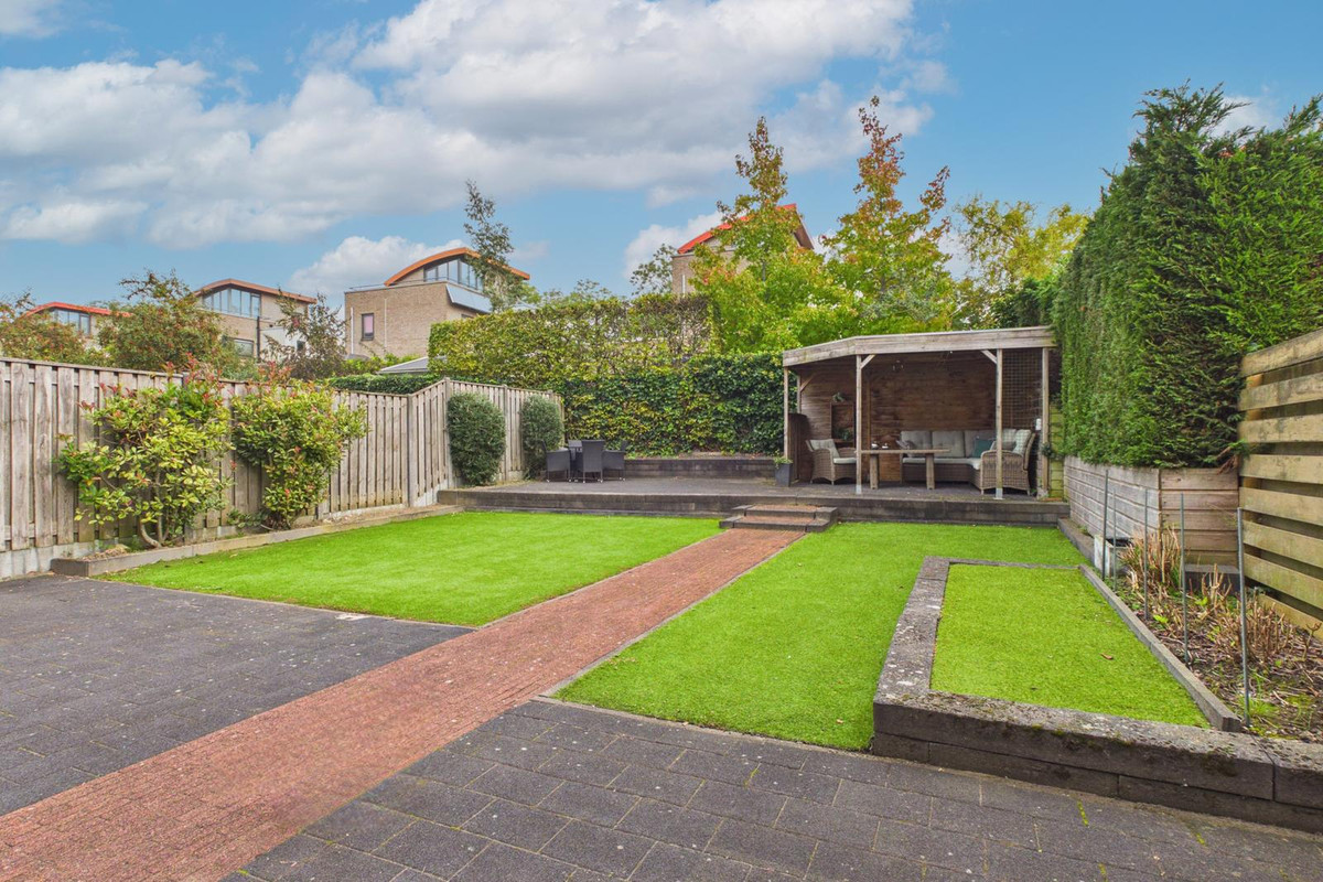 Tussenwoning te koop: Parelmoerboog 14, Terneuzen