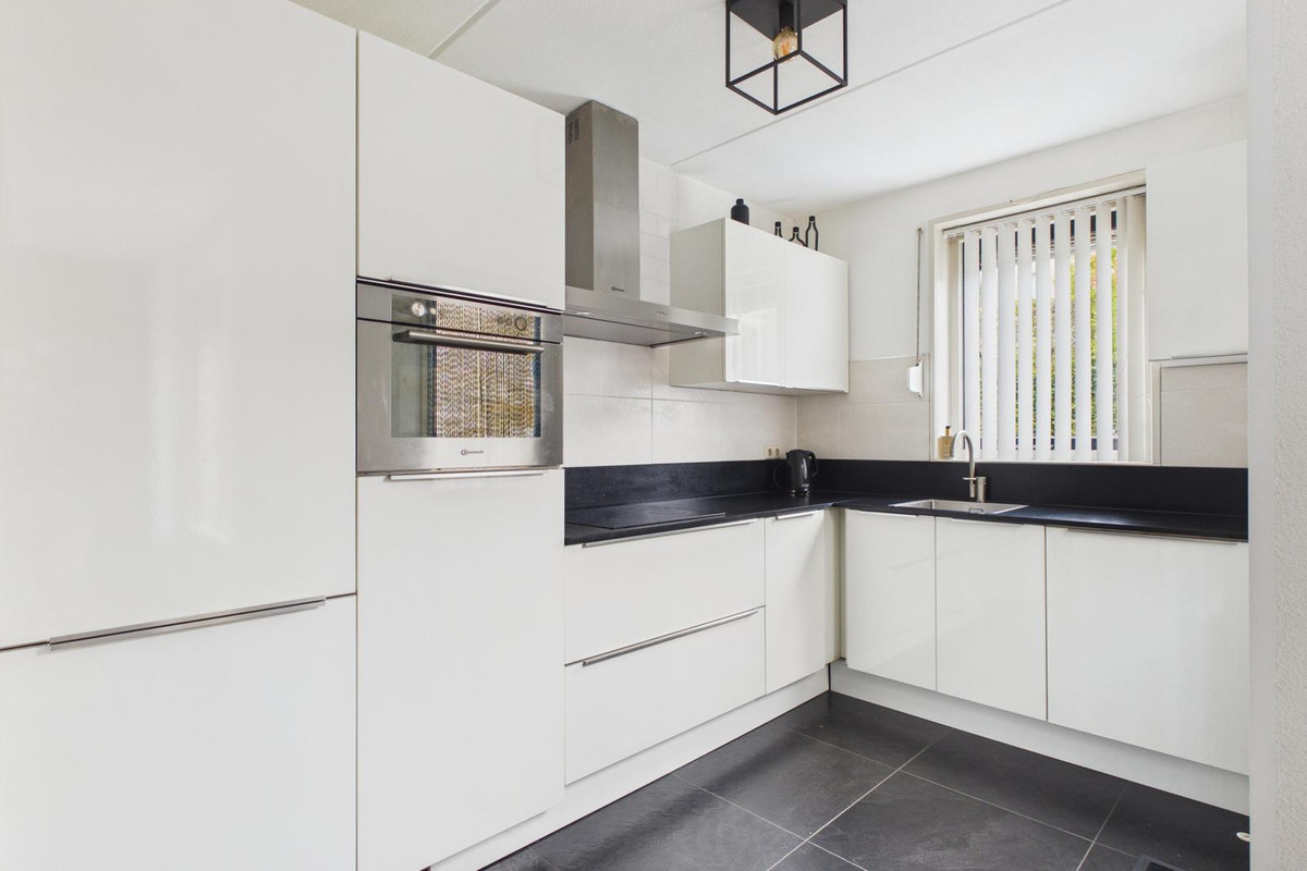Tussenwoning te koop: Parelmoerboog 14, Terneuzen