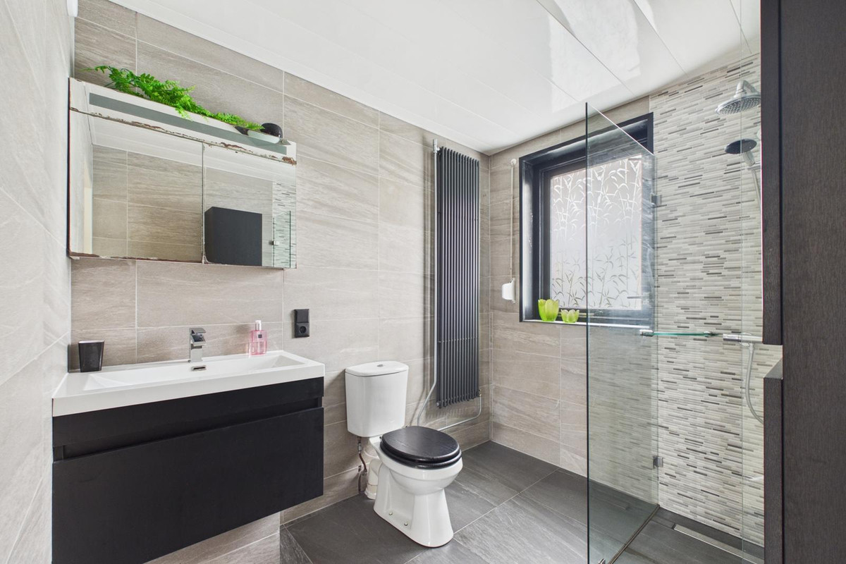 Tussenwoning te koop: Parelmoerboog 14, Terneuzen
