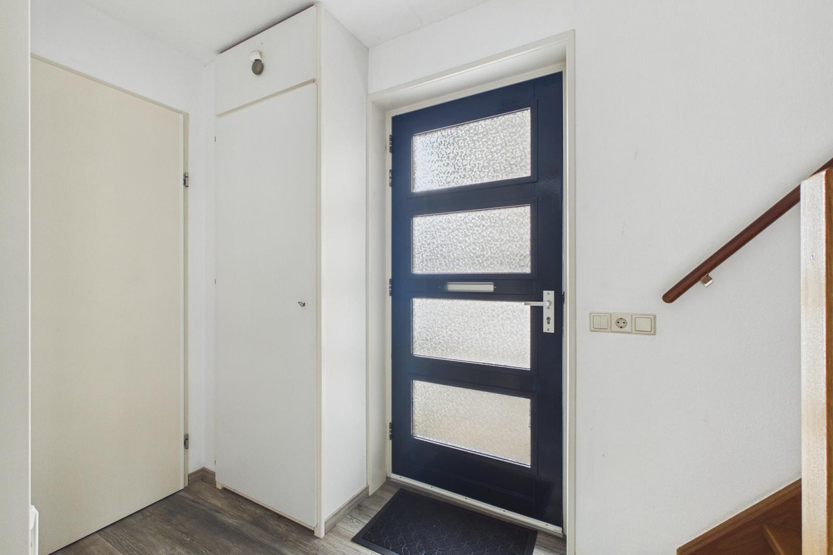 Tussenwoning te koop: Parelmoerboog 14, Terneuzen