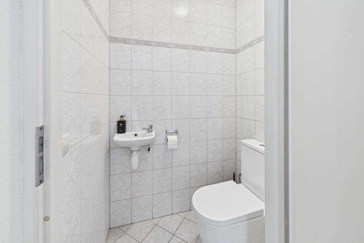 Tussenwoning te koop: Parelmoerboog 14, Terneuzen