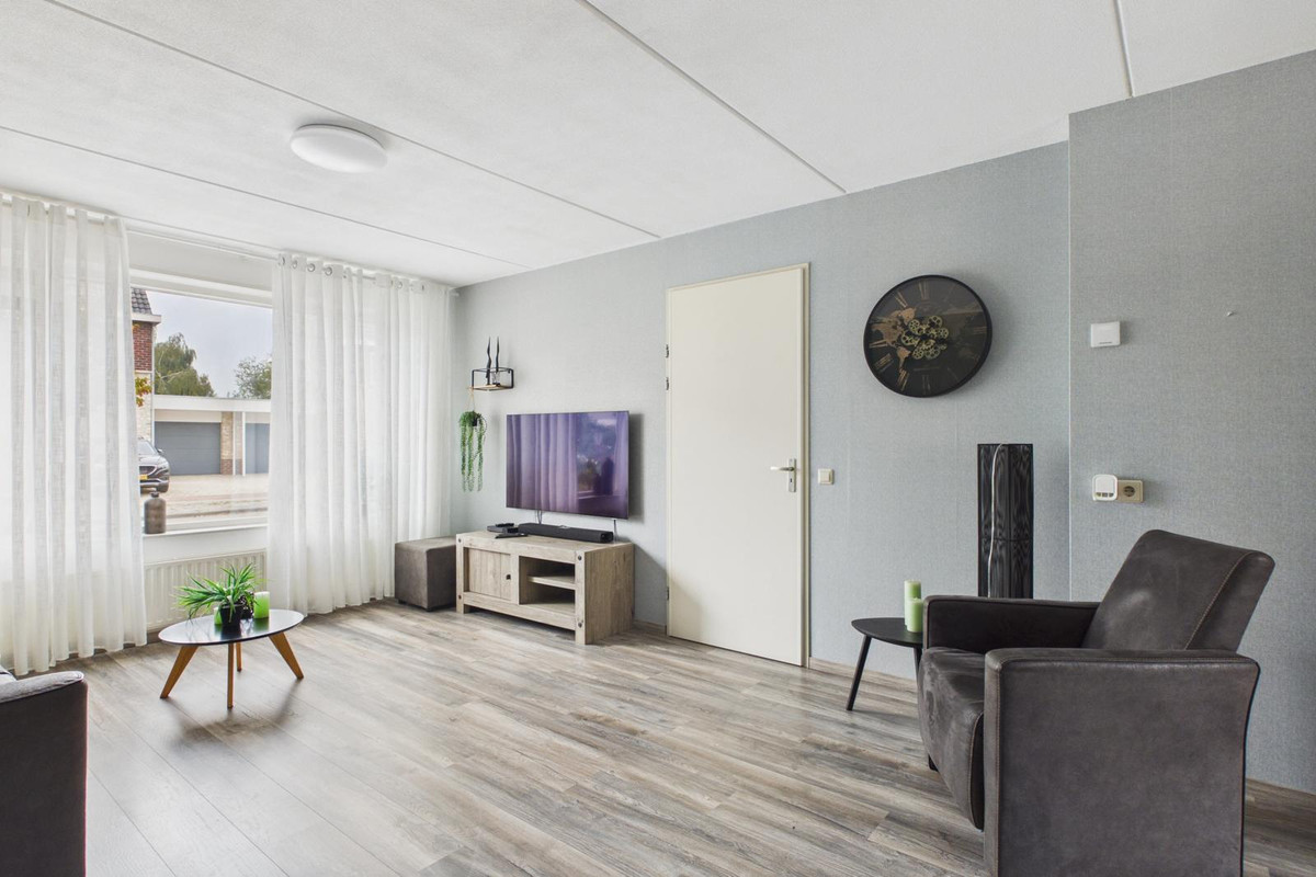 Tussenwoning te koop: Parelmoerboog 14, Terneuzen