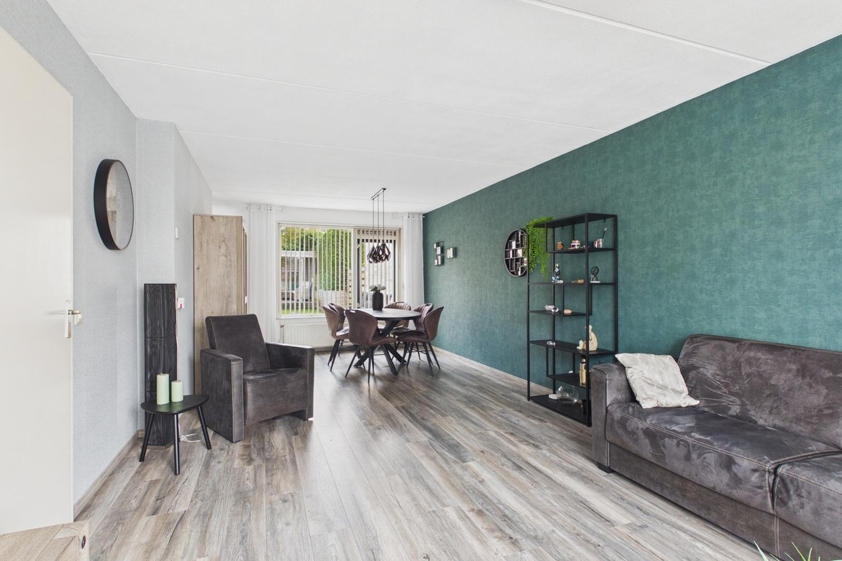 Tussenwoning te koop: Parelmoerboog 14, Terneuzen