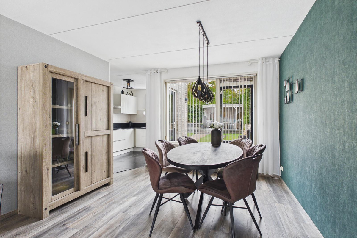 Tussenwoning te koop: Parelmoerboog 14, Terneuzen