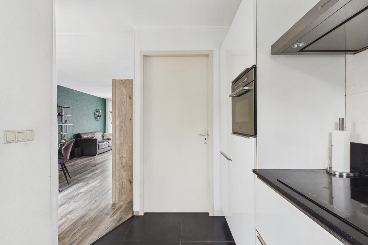 Tussenwoning te koop: Parelmoerboog 14, Terneuzen