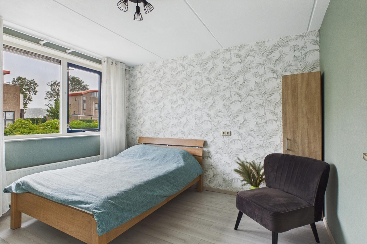 Tussenwoning te koop: Parelmoerboog 14, Terneuzen