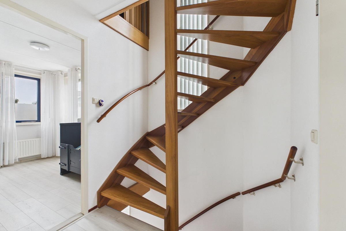 Tussenwoning te koop: Parelmoerboog 14, Terneuzen